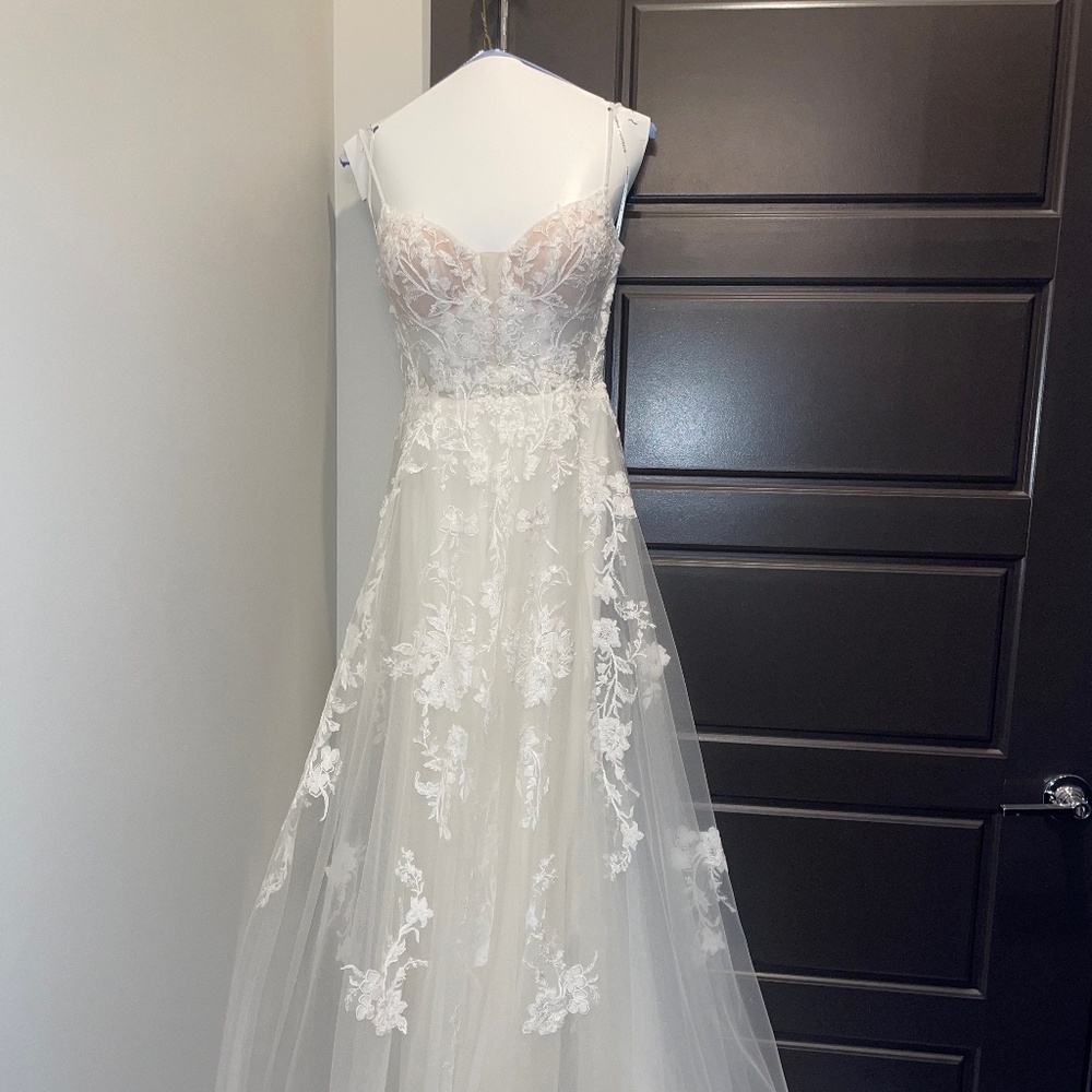 Essence of Australia Wedding Dress, Veil, & Headpiece